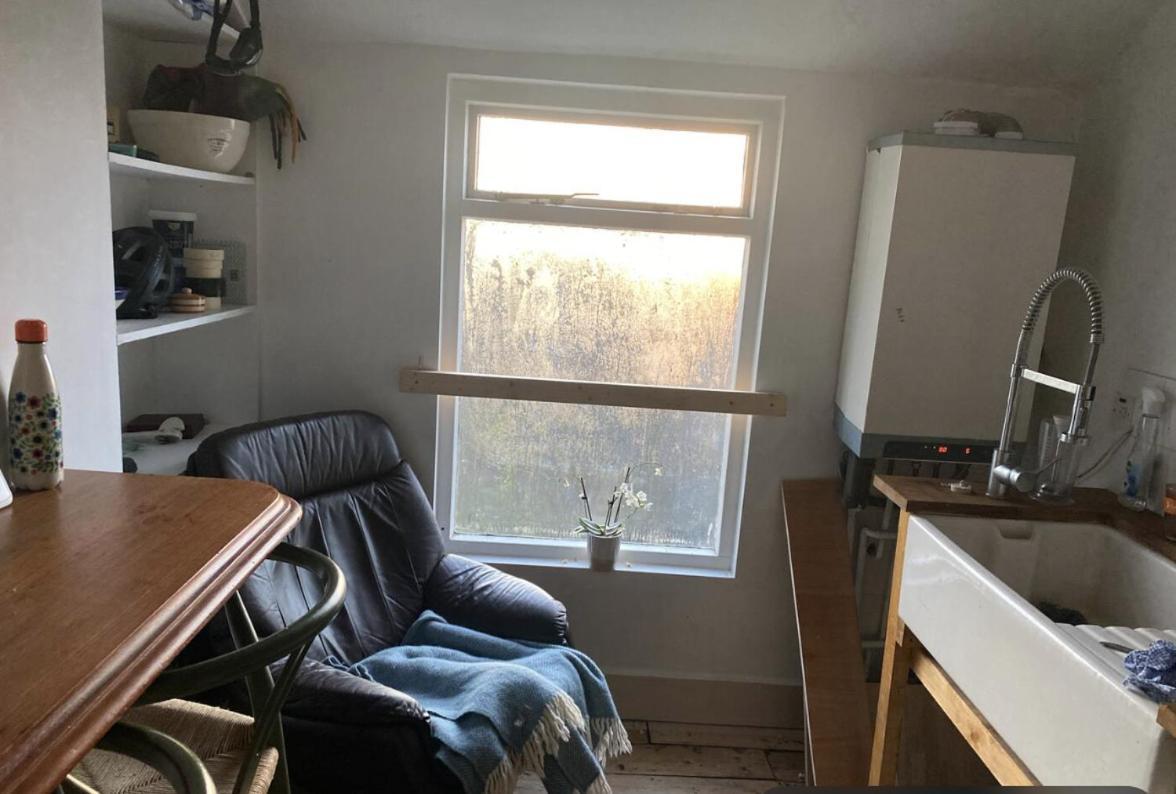 Whole Flat Stoke Newington * London
